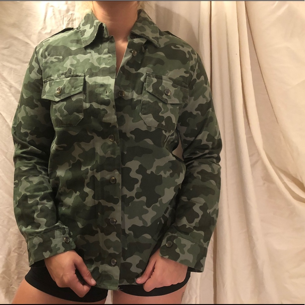 Women’s Button Up
